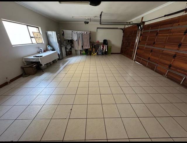 4 BEDROOM HOUSE FOR SALE IN GLEN ERASMIA